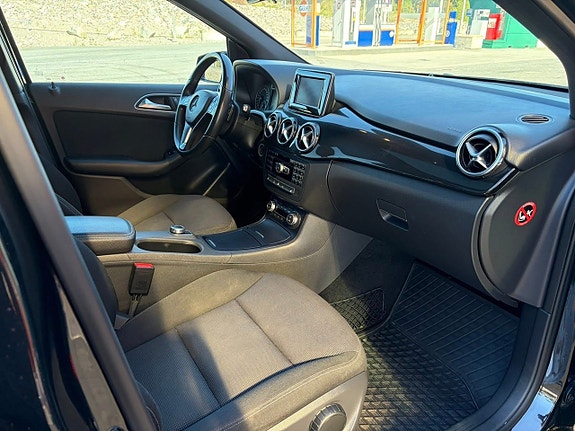 Mercedes-Benz B180 13 of 20