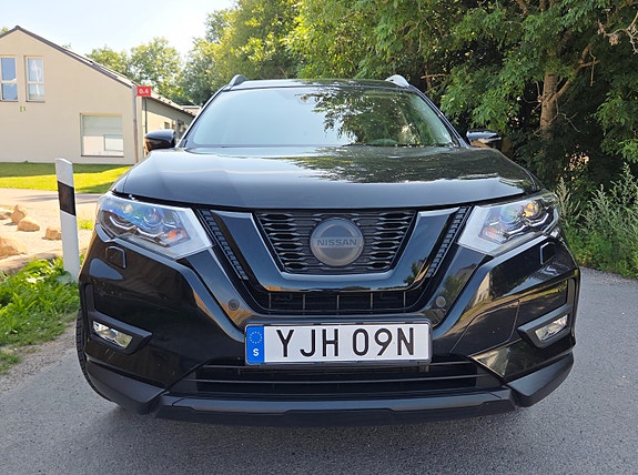 Nissan X-Trail 2 of 5