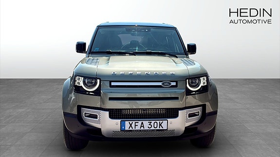 Land Rover Defender 110 8 of 9