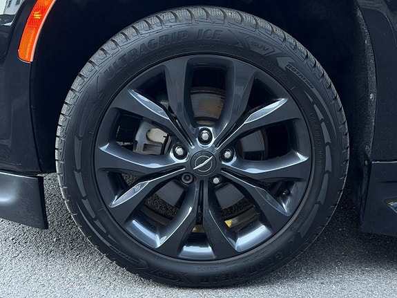 Chrysler Pacifica 29 of 30
