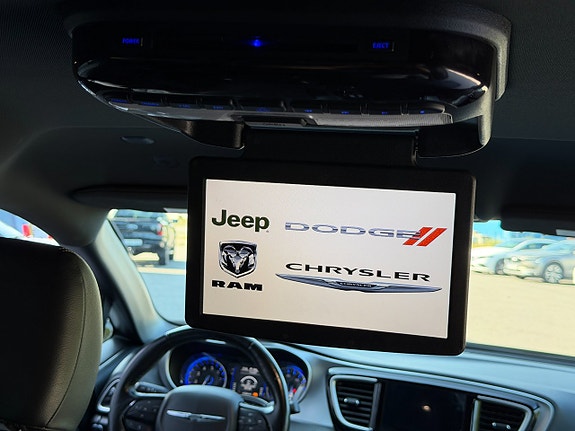 Chrysler Pacifica 15 of 30