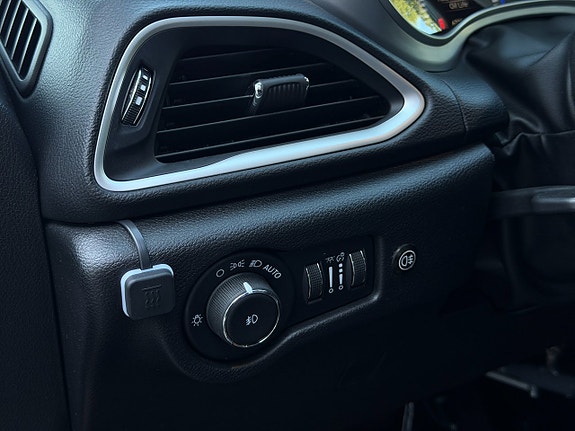 Chrysler Pacifica 20 of 30