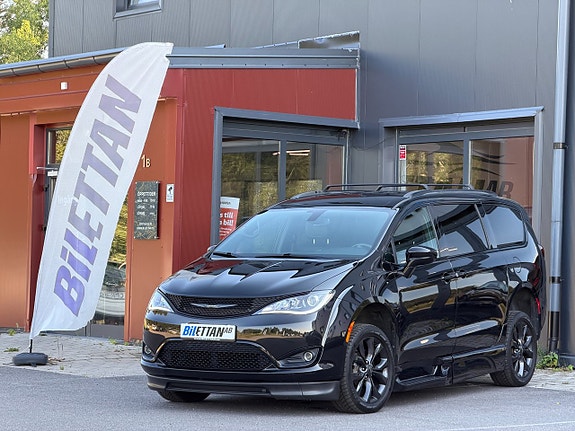 Chrysler Pacifica 5 of 30