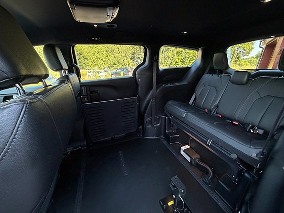 Chrysler Pacifica 22 of 30