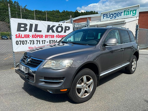 Volkswagen Touareg 2 of 6