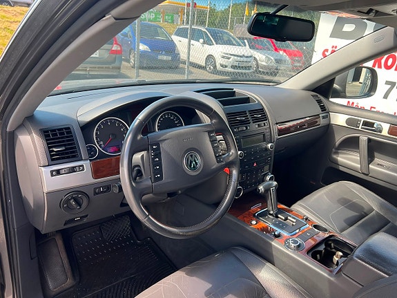 Volkswagen Touareg 5 of 6