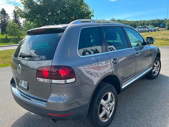 Volkswagen Touareg 3 of 6