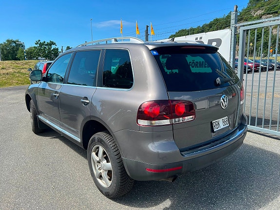 Volkswagen Touareg 4 of 6