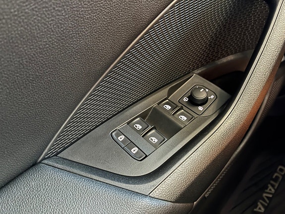 Skoda Octavia 17 of 23