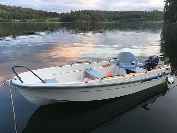 Terhi 400 med Yamaha 9,9 (4-takt) i mycket bra skick - säljes även separat 2 of 3