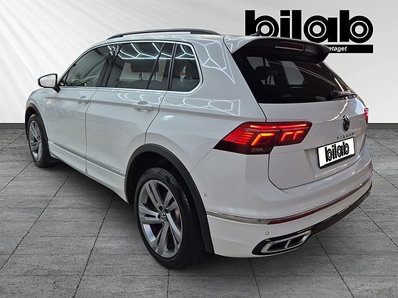 Volkswagen Tiguan 3 of 9