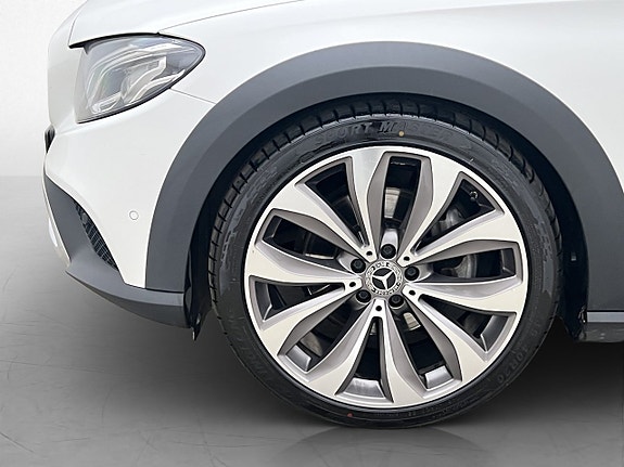 Mercedes-Benz E200 d 25 of 28