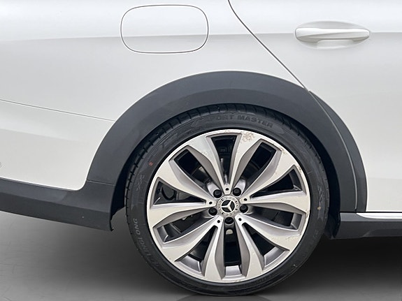Mercedes-Benz E200 d 27 of 28