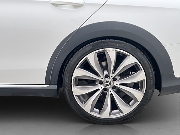 Mercedes-Benz E200 d 26 of 28