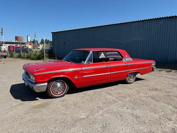 Ford Galaxie 3 of 5