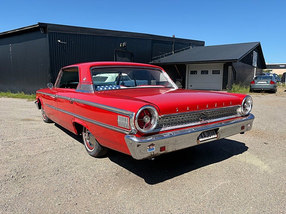 Ford Galaxie 2 of 5