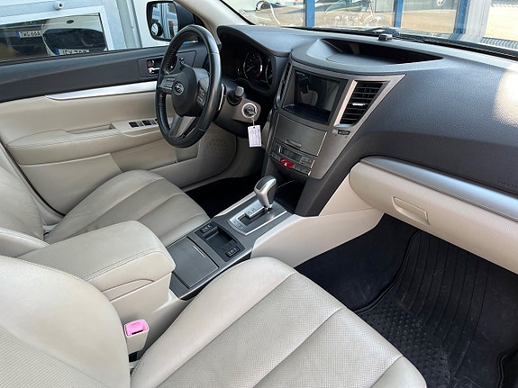 Subaru Outback 6 of 10