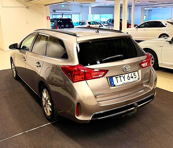 Toyota Auris 5 of 5