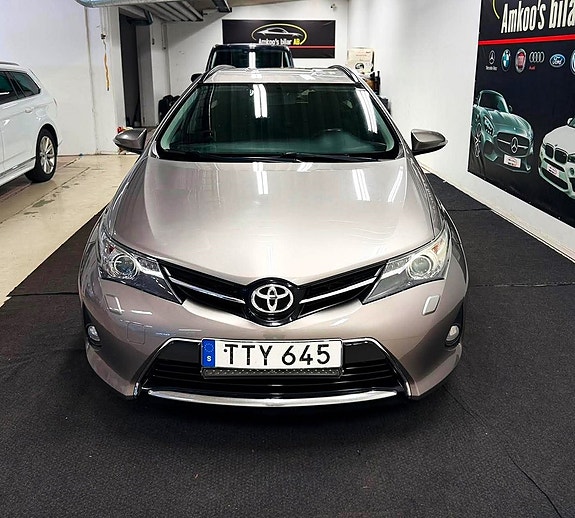 Toyota Auris 3 of 5