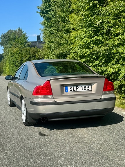 Volvo S60 4 of 5