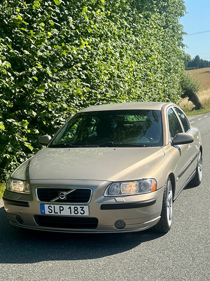 Volvo S60 3 of 5