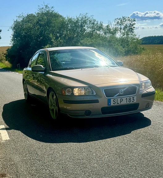 Volvo S60 2 of 5
