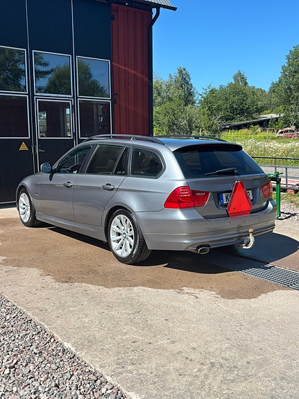 BMW 320d 3 of 5