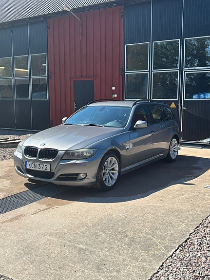 BMW 320d 2 of 5