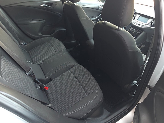 Opel Astra 9 of 11