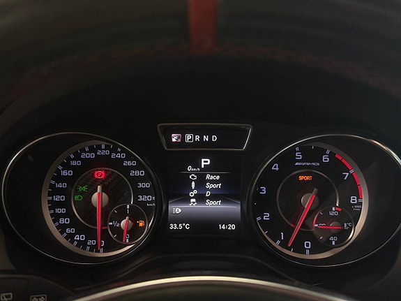 Mercedes-Benz CLA45 17 of 20