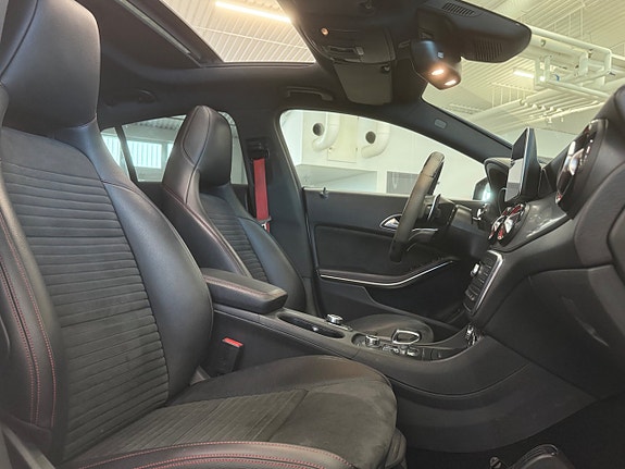 Mercedes-Benz CLA45 6 of 20