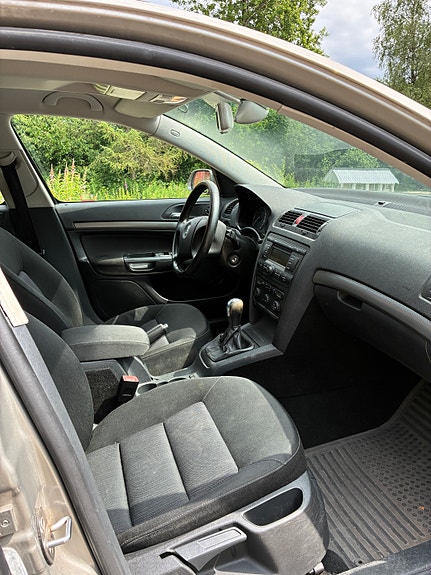 Skoda Octavia 2 of 3