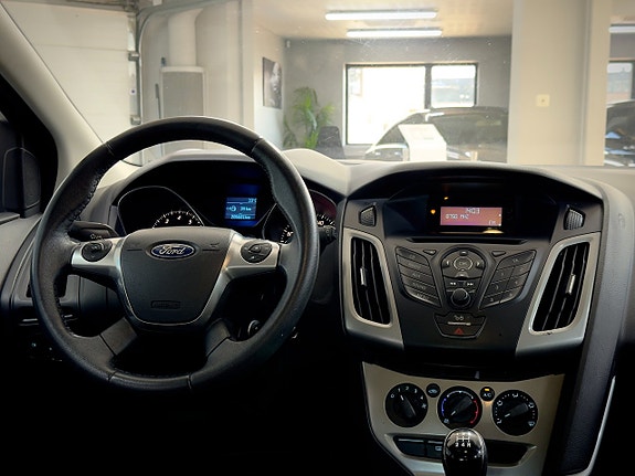 Ford Focus 8 of 13