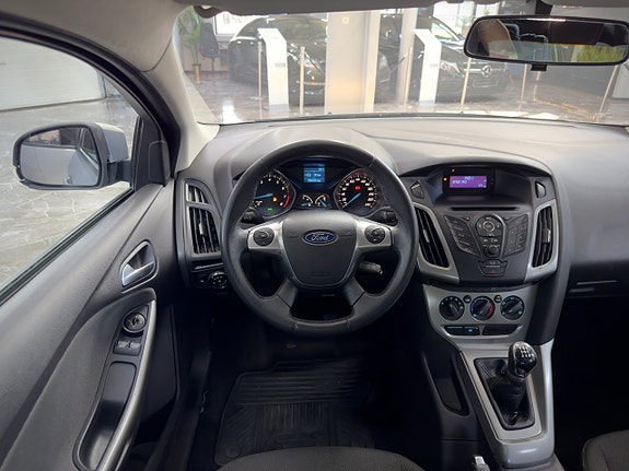 Ford Focus 9 of 13