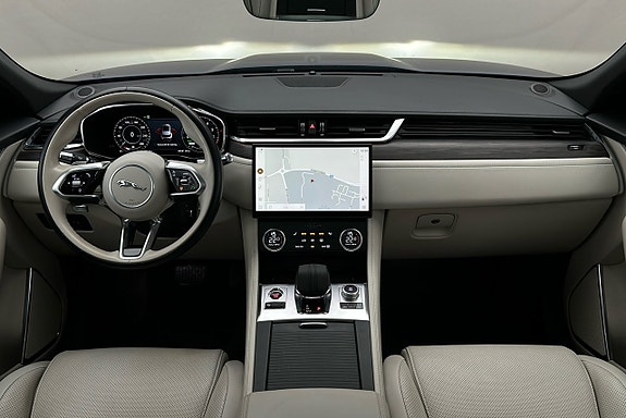 Jaguar F-PACE 3 of 3