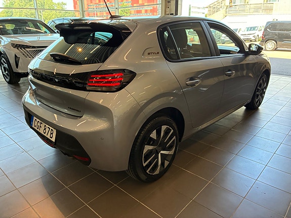 Peugeot 208 6 of 19