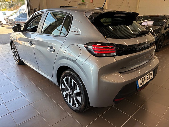 Peugeot 208 4 of 5