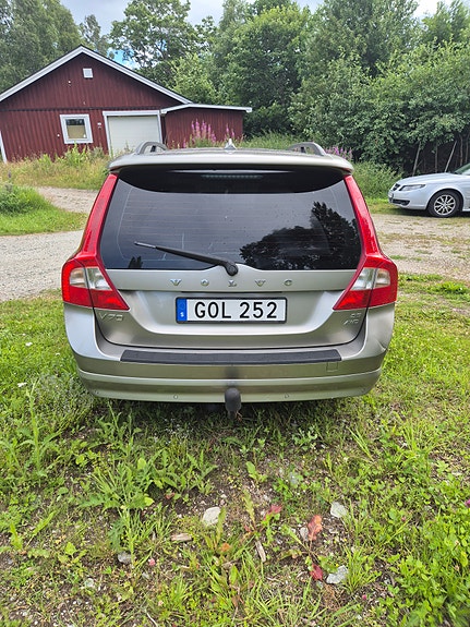 Volvo V70 4 of 5
