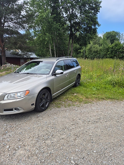 Volvo V70 2 of 5