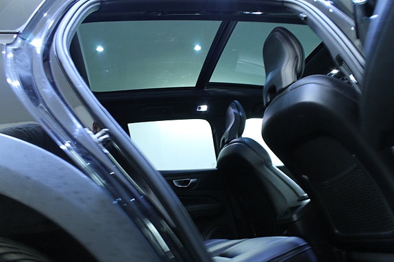 Volvo V60 Cross Country 18 of 20