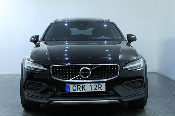 Volvo V60 Cross Country 3 of 5