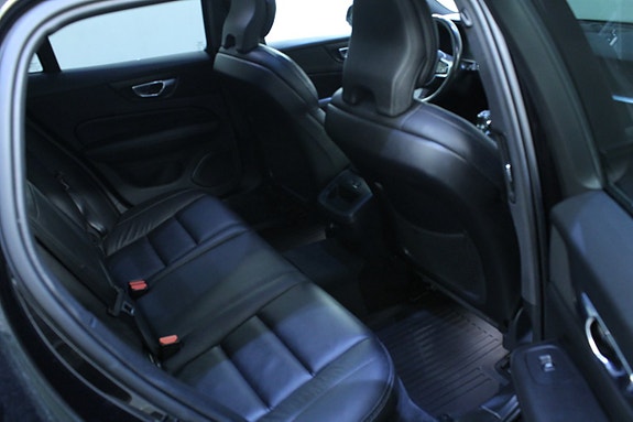 Volvo V60 Cross Country 17 of 20