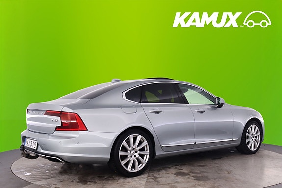 Volvo S90 2 of 5