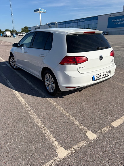 Volkswagen Golf VII 2 of 5