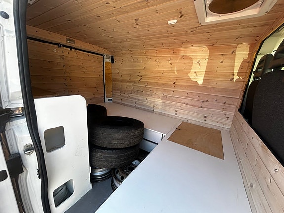 Peugeot e-Traveller 11 of 22