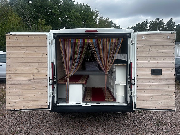 Peugeot e-Traveller 15 of 23