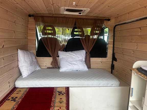 Peugeot e-Traveller 18 of 23
