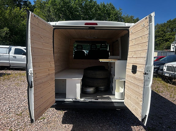Peugeot e-Traveller 5 of 5