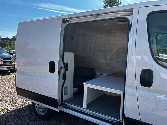 Peugeot e-Traveller 10 of 22