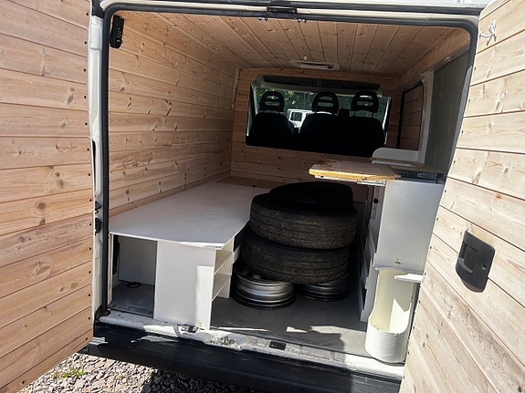 Peugeot e-Traveller 6 of 22